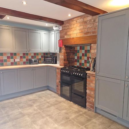 Hereford - Falcon House - Spacious 5 Bedroom House With Games Room - Sleeps 14 Guests - Great Property For Family & Friends Gathering Together - Hosted By Rentmyhouse Екстериор снимка