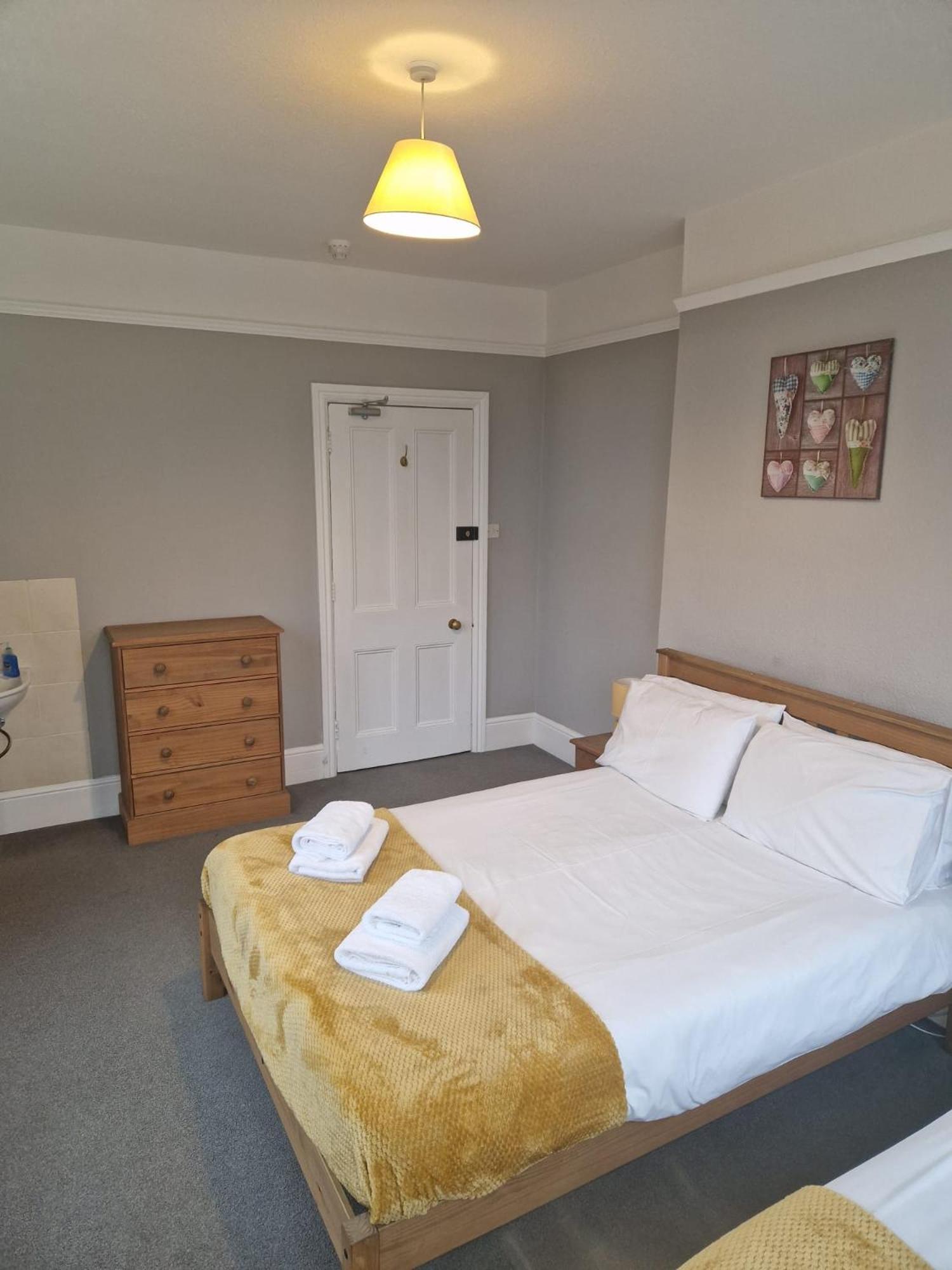 Hereford - Falcon House - Spacious 5 Bedroom House With Games Room - Sleeps 14 Guests - Great Property For Family & Friends Gathering Together - Hosted By Rentmyhouse Екстериор снимка