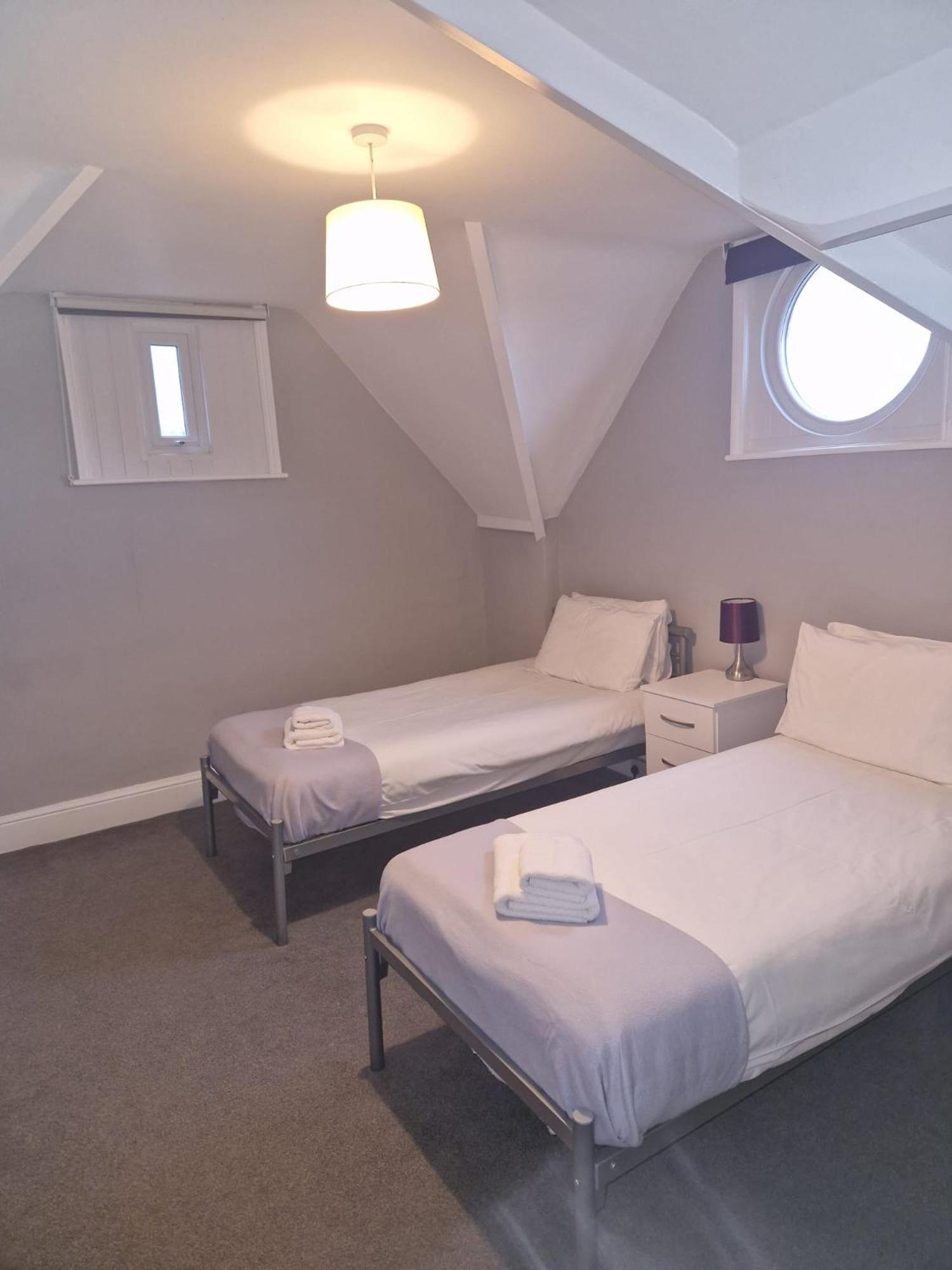 Hereford - Falcon House - Spacious 5 Bedroom House With Games Room - Sleeps 14 Guests - Great Property For Family & Friends Gathering Together - Hosted By Rentmyhouse Екстериор снимка
