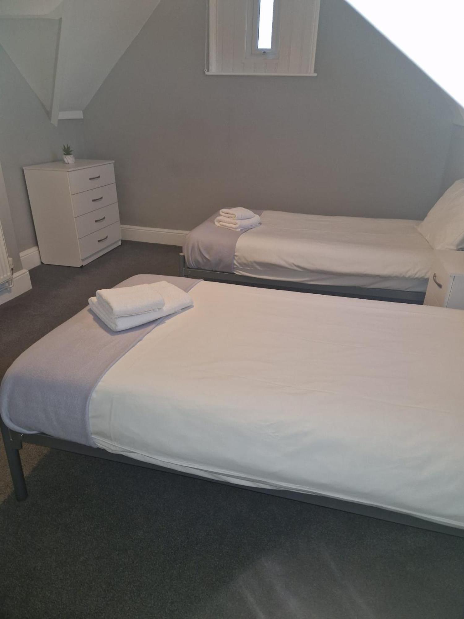 Hereford - Falcon House - Spacious 5 Bedroom House With Games Room - Sleeps 14 Guests - Great Property For Family & Friends Gathering Together - Hosted By Rentmyhouse Екстериор снимка