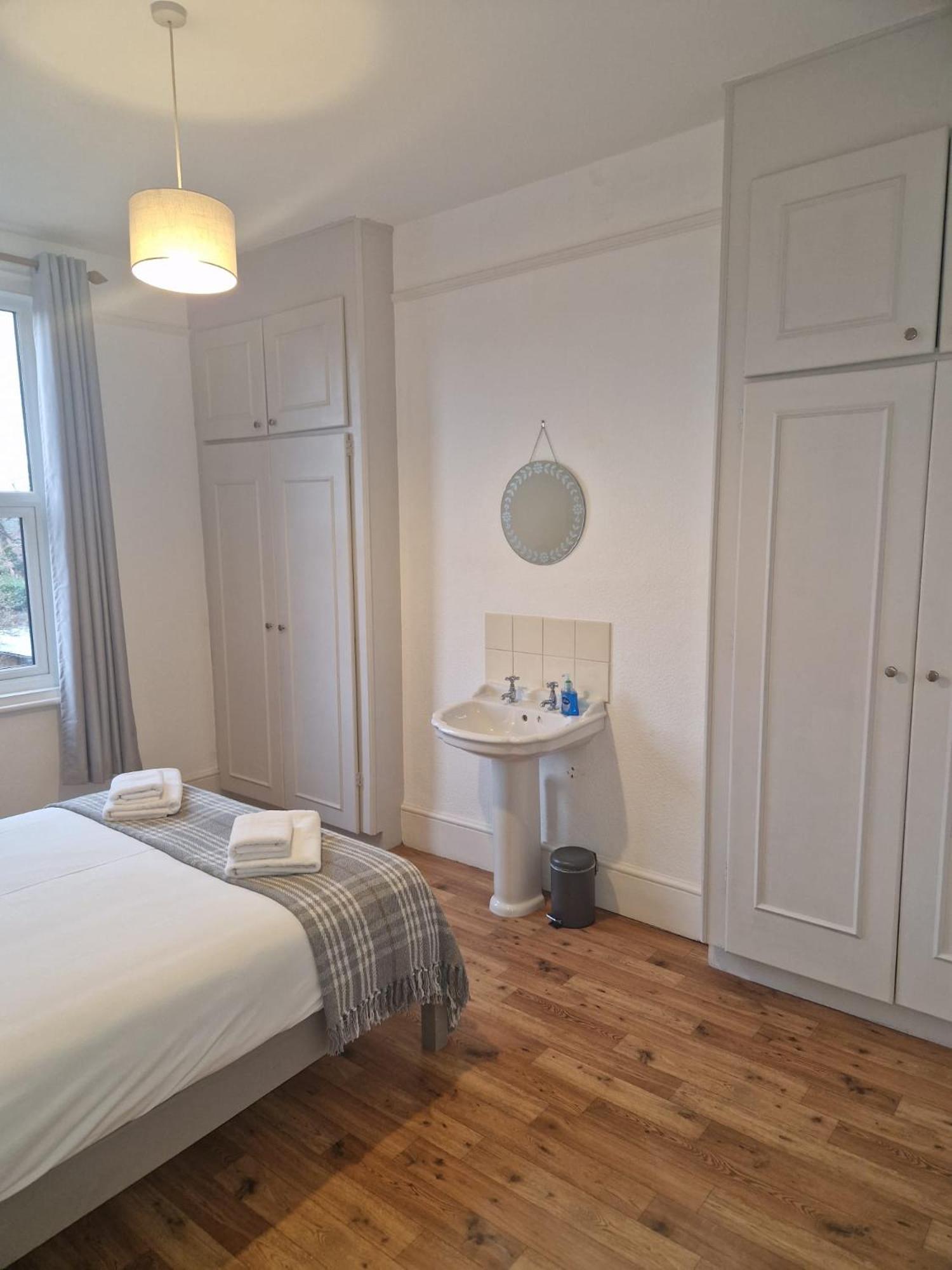 Hereford - Falcon House - Spacious 5 Bedroom House With Games Room - Sleeps 14 Guests - Great Property For Family & Friends Gathering Together - Hosted By Rentmyhouse Екстериор снимка