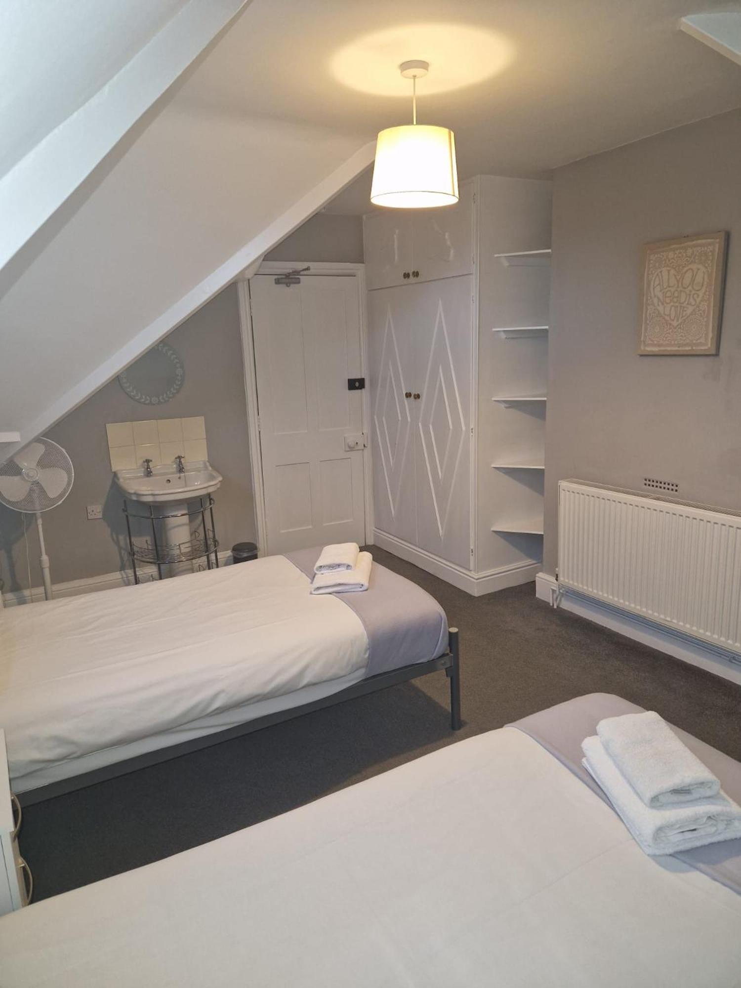 Hereford - Falcon House - Spacious 5 Bedroom House With Games Room - Sleeps 14 Guests - Great Property For Family & Friends Gathering Together - Hosted By Rentmyhouse Екстериор снимка