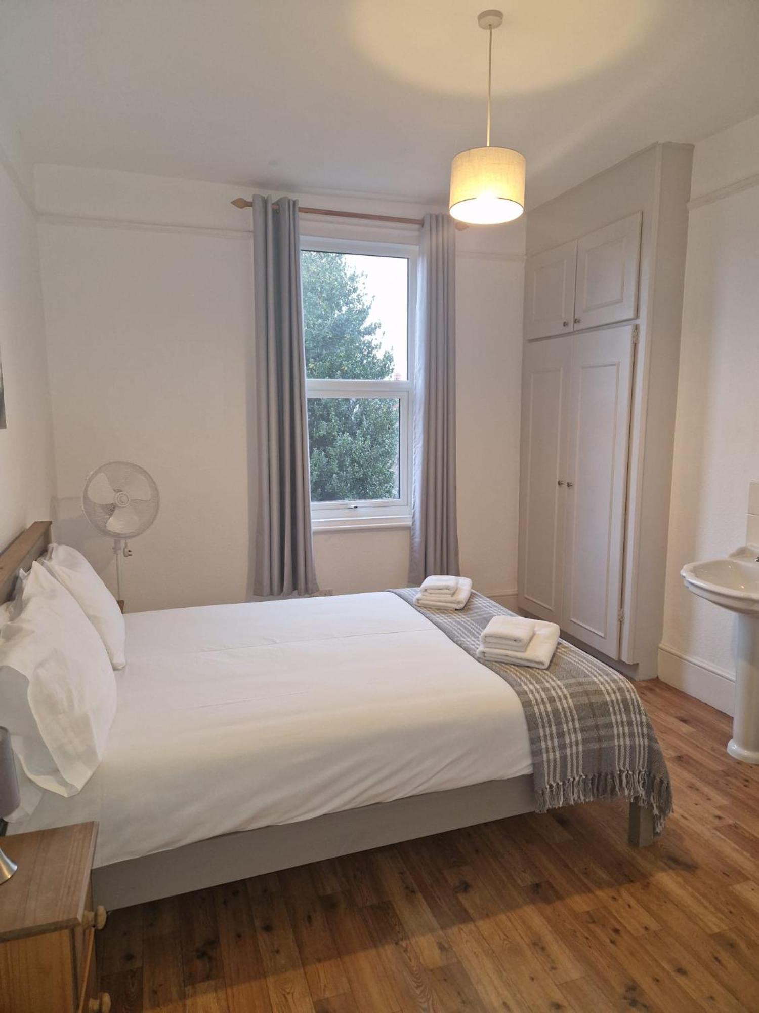 Hereford - Falcon House - Spacious 5 Bedroom House With Games Room - Sleeps 14 Guests - Great Property For Family & Friends Gathering Together - Hosted By Rentmyhouse Екстериор снимка